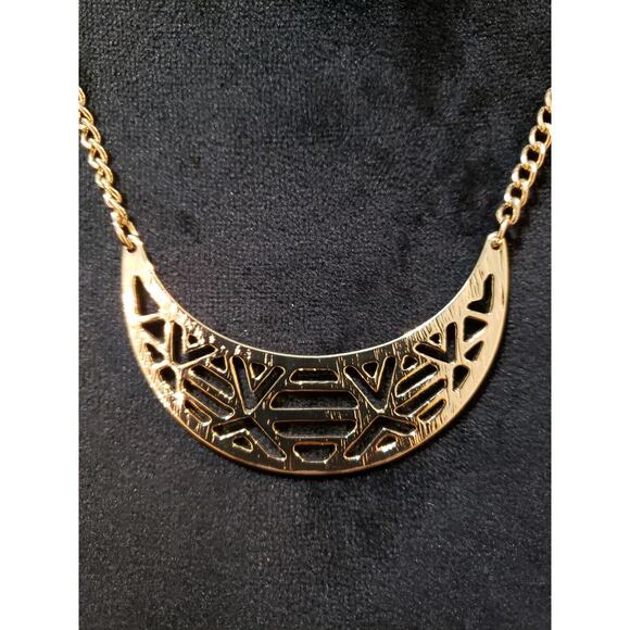 Womens Gold Tone Crescent Collar Necklace with Lobster Clasp Closure - Picture 3 of 6